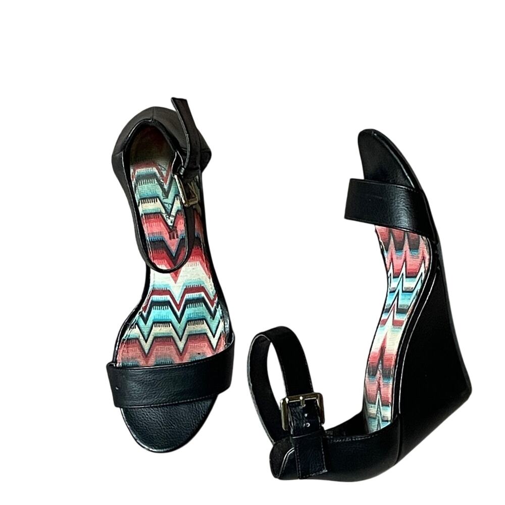 American Eagle Stylish Black Leather Sole Wedge Sandals. 7.5W